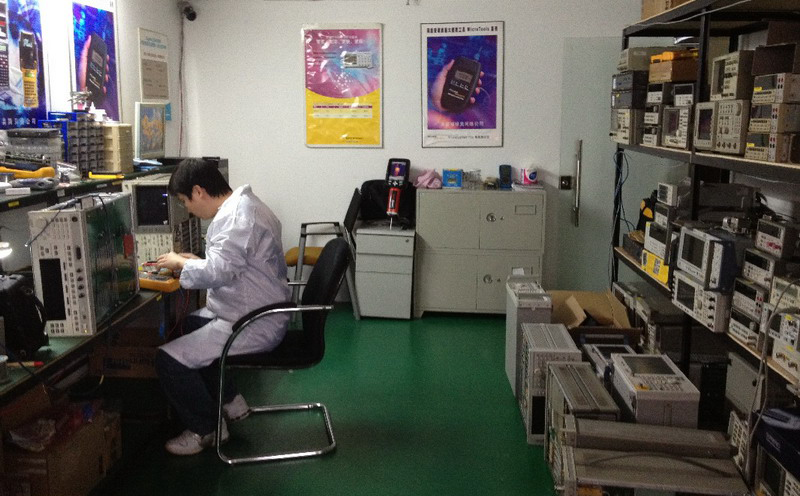 仪表工在修理仪表-http://m.jczxnmz.cn/tech/1228.html 仪表工在修理仪表-http://m.jczxnmz.cn/tech/1228.html