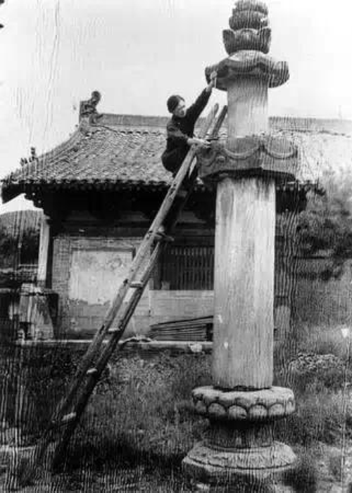 徒手攀爬绘制建筑手稿 徒手攀爬绘制建筑手稿